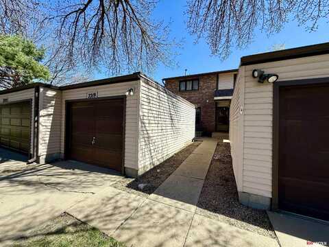 2219 Southwood Place, Lincoln, NE 68512