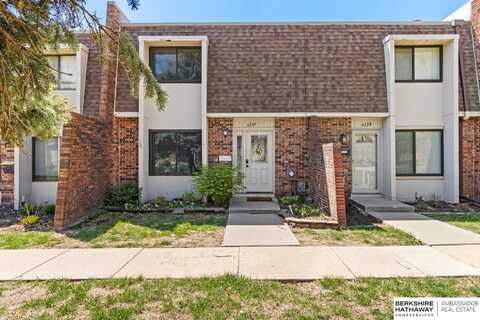 9226 V Plaza, Omaha, NE 68127