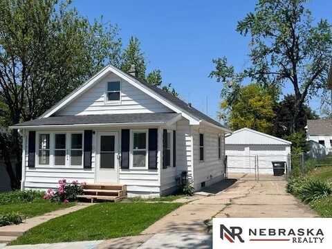 6924 Wirt Street, Omaha, NE 68104