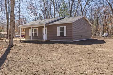 8995 Chippewa Trail, Howard City, MI 49329