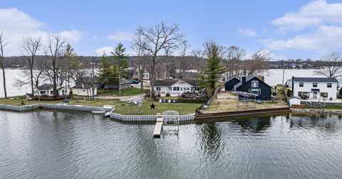10817 Long Point Drive, Plainwell, MI 49080
