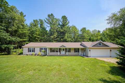9155 Ivanhoe Drive, Onekama, MI 49675