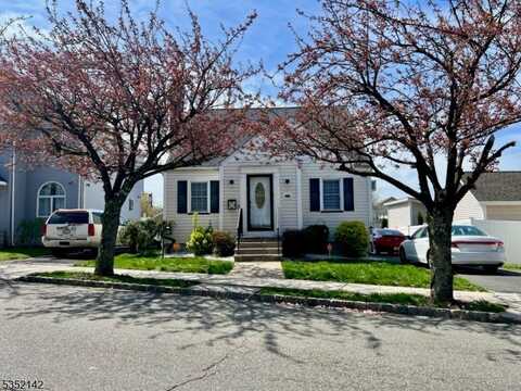 32 Maier St, Belleville, NJ 07109