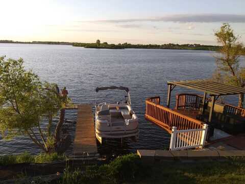 40526 S Shore Rd, Huron, SD 57350