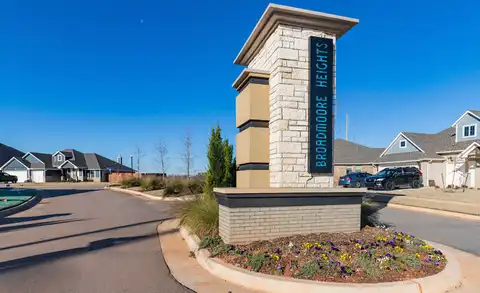1009 SE 30th St, Moore, OK 73160