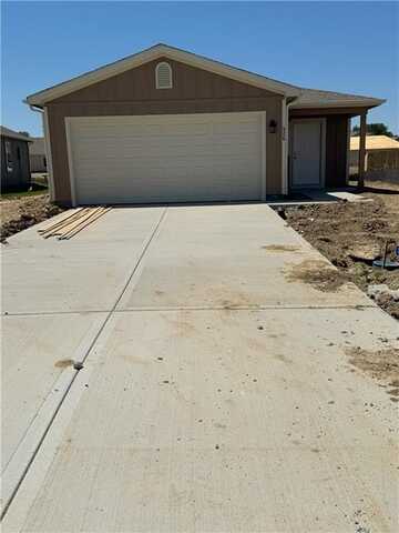 426 Park Hill Drive, Tonganoxie, KS 66086