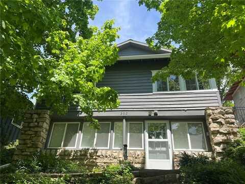 302 W Lake Forest Drive W, Bonner Springs, KS 66012