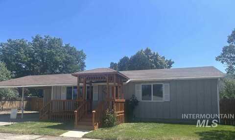 1472 En Casa Villa Dr., Mountain Home, ID 83647