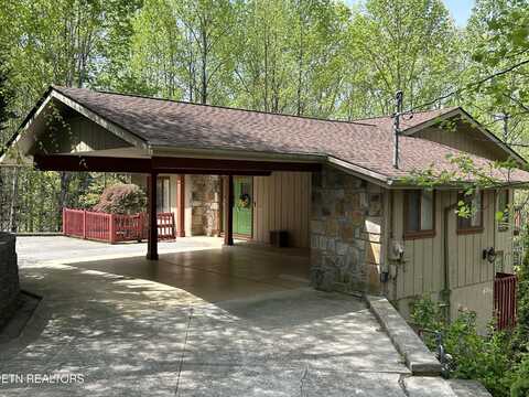 1713 Cardinal Drive, Gatlinburg, TN 37738