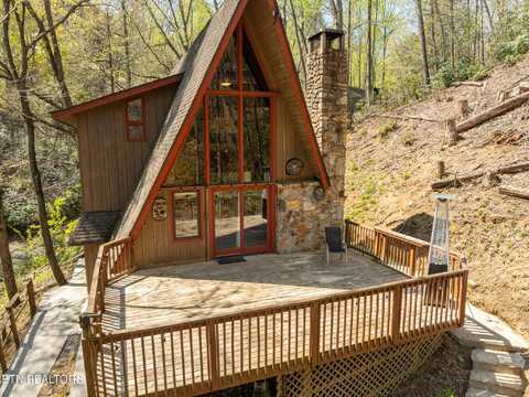 1122 Ski Mountain Rd, Gatlinburg, TN 37738
