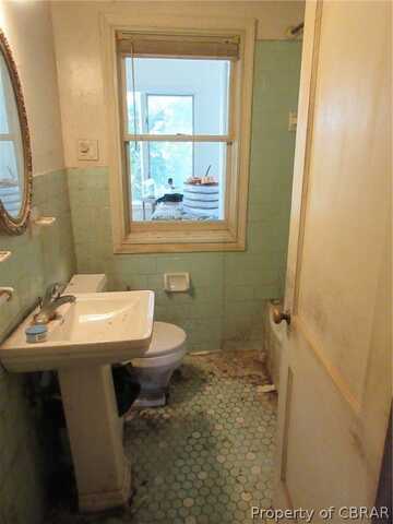 58 Ripley St, Newport News, VA 23603