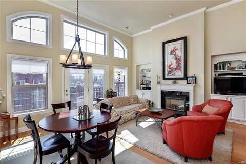 2211 S Grand Boulevard, Saint Louis, MO 63104