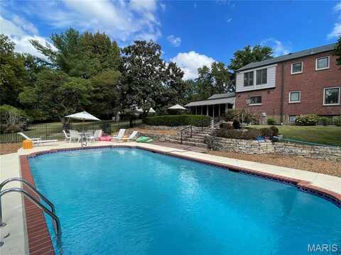 31 Berkshire Drive, Saint Louis, MO 63117