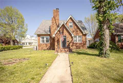 911 Main Street, Alton, IL 62002