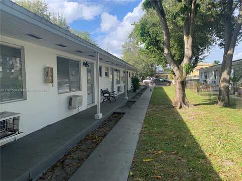696 NE 85th St, Miami, FL 33138