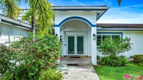 2105 Arch Creek Dr, North Miami, FL 33181