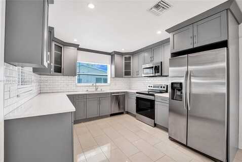 5380 SW 3rd St, Plantation, FL 33317