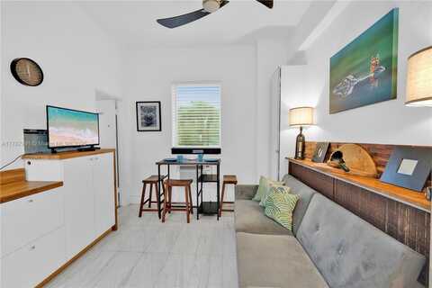 255 W 24th St, Miami Beach, FL 33140