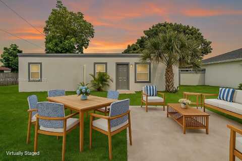 607 SW 3rd St, Delray Beach, FL 33444