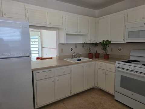 1304 NE 191st St, Miami, FL 33179