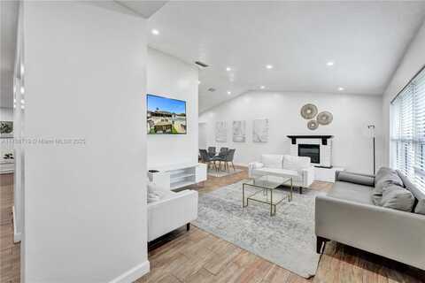 183 Sunflower Cir, Royal Palm Beach, FL 33411
