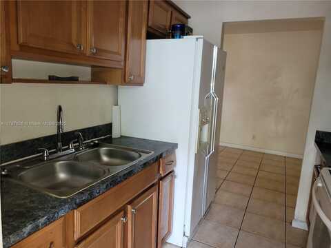 8704 NW 35th St, Coral Springs, FL 33065