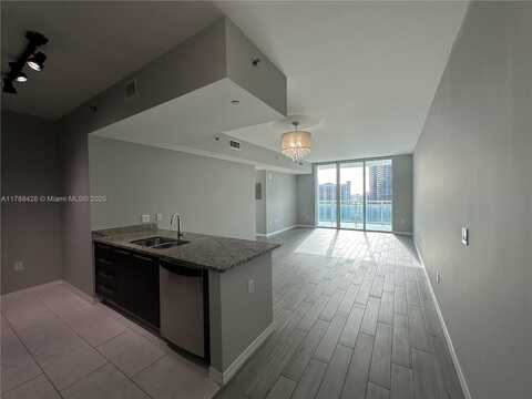 950 Brickell Bay Dr, Miami, FL 33131