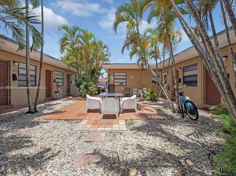 700 NE 6th St, Hallandale Beach, FL 33009