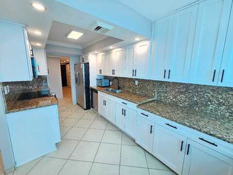 18041 Biscayne Blvd, Aventura, FL 33160