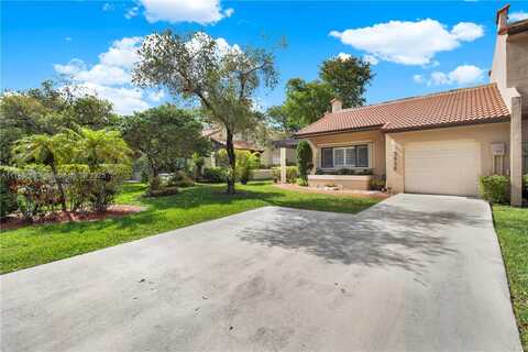 3939 Adra Ave, Doral, FL 33178