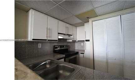 540 Brickell Key Dr, Miami, FL 33131