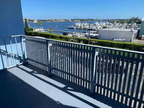 100 S Waterway Dr, Lantana, FL 33462