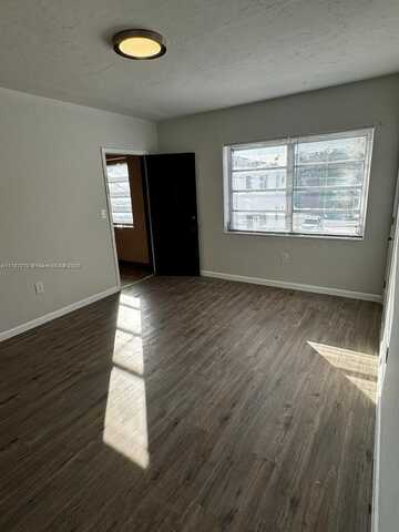 531 SW 7th St, Miami, FL 33130