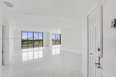 3500 Mystic Pointe Dr, Aventura, FL 33180