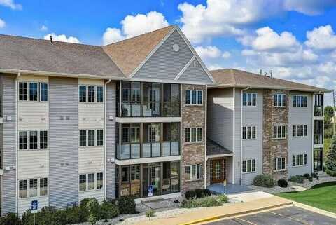 223 Oconomowoc Pkwy, Oconomowoc, WI 53066