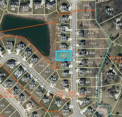 1323 Mohican Trl, Waukesha, WI 53189