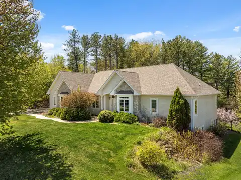 W6250 Apple Ln, Fort Atkinson, WI 53538