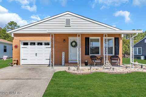 27 Selkirk Avenue, Toms River, NJ 08757