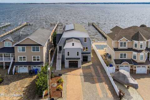 51 Bay Shore Drive, Toms River, NJ 08753