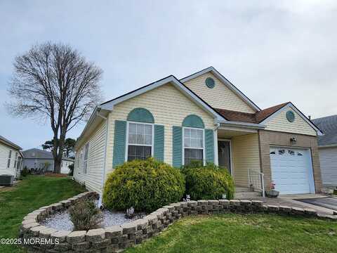 25 Portsmouth Drive, Toms River, NJ 08757