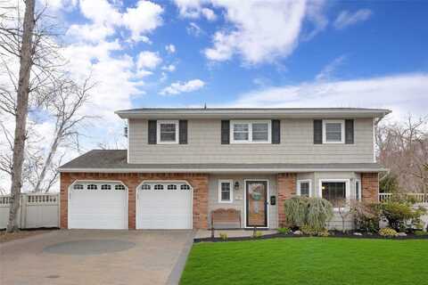 4 Brooktree Circle, Lindenhurst, NY 11757