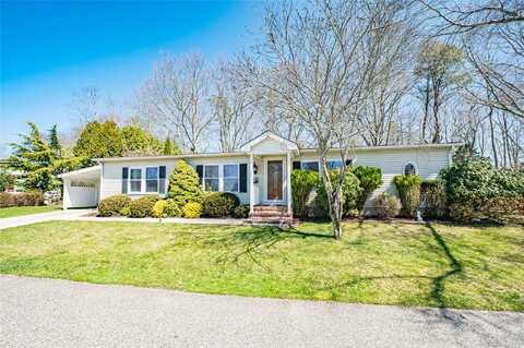 1407 Middle Road, Calverton, NY 11933