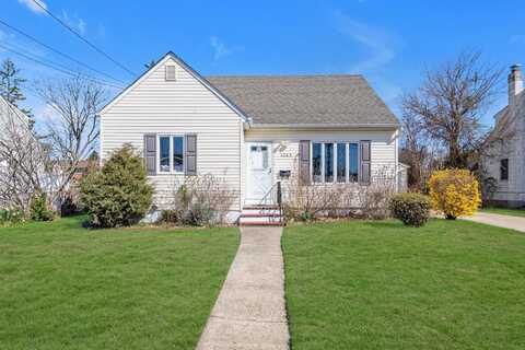 1263 Jackson Avenue, Lindenhurst, NY 11757