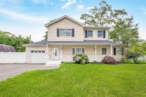 110 Saint Marks Lane, Islip, NY 11751