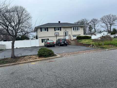 9 Craig Road, Islip Terrace, NY 11752
