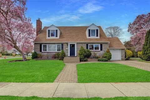 16 Tremont Street, Garden City, NY 11530