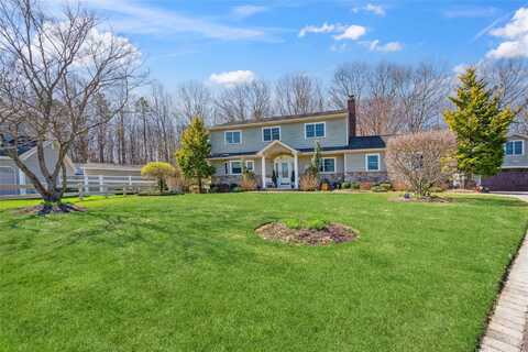 8 Beverly Court, Farmingville, NY 11738