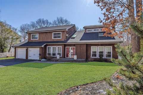 10 Rosemary Court, Manorville, NY 11949