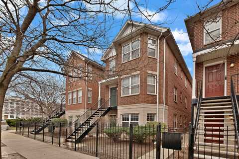 637 W Elm Street, Chicago, IL 60610