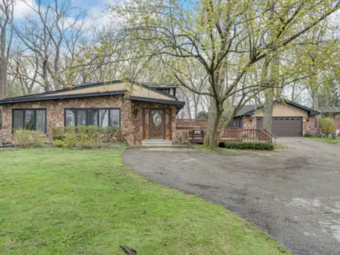 8738 W 103rd Street, Palos Hills, IL 60465